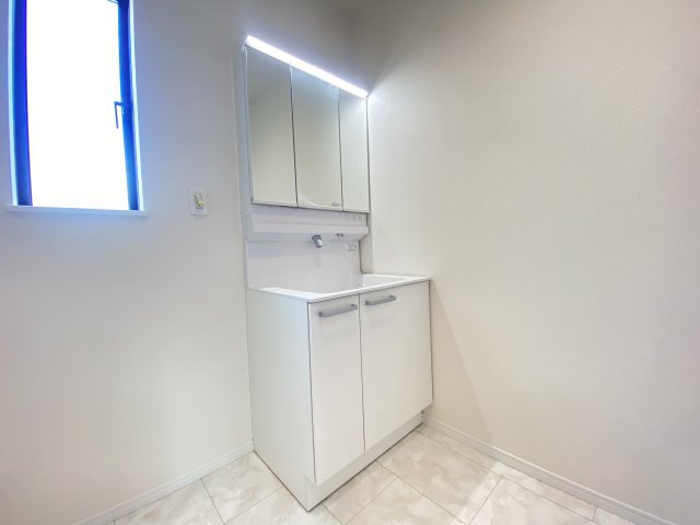 『八王子市新築戸建て』八王子市上壱分方町194-1【仲介手数料無料】の独立洗面台|～仲介手数料無料☆八王子ひなた不動産～　八王子市上壱分方町　新築戸建て