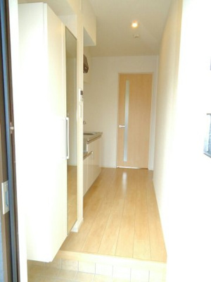 【玄関】 | アルモニー２８ | 収納もある玄関です