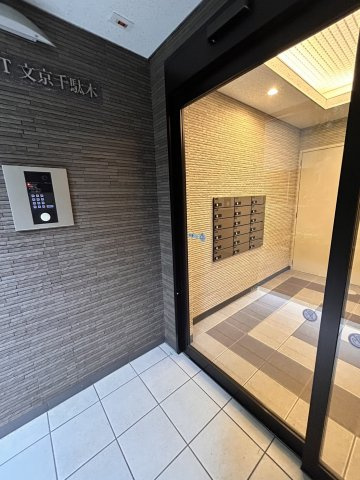 LUMIEC un SENDAGIのエントランス