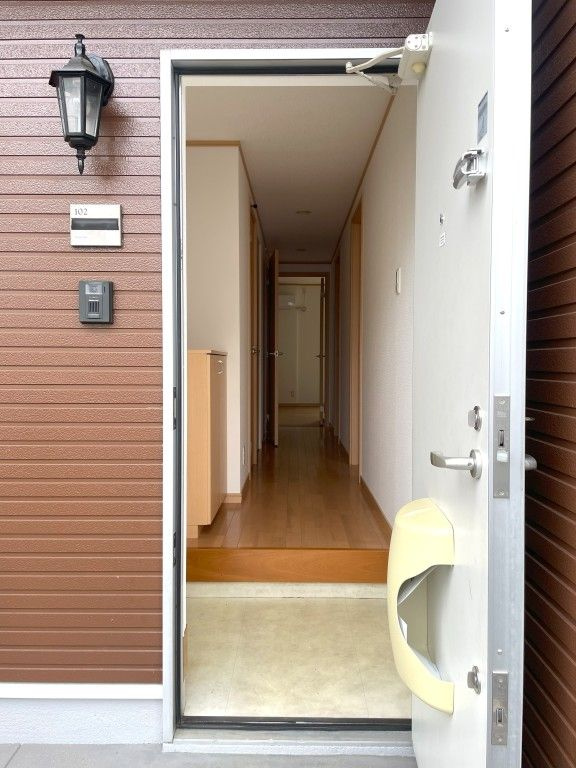 グランドアマレーVI番館の玄関|シューズボックス付きの玄関です☆