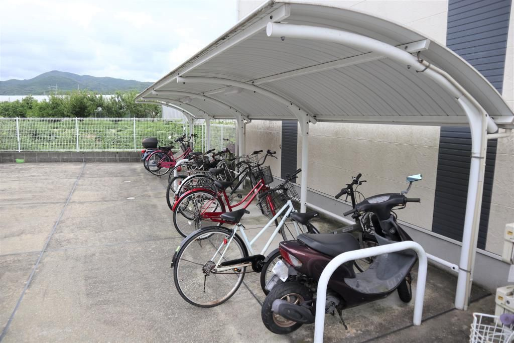 グランドアマレーVI番館のその他共用部分|駐輪場に自転車も停められます☆