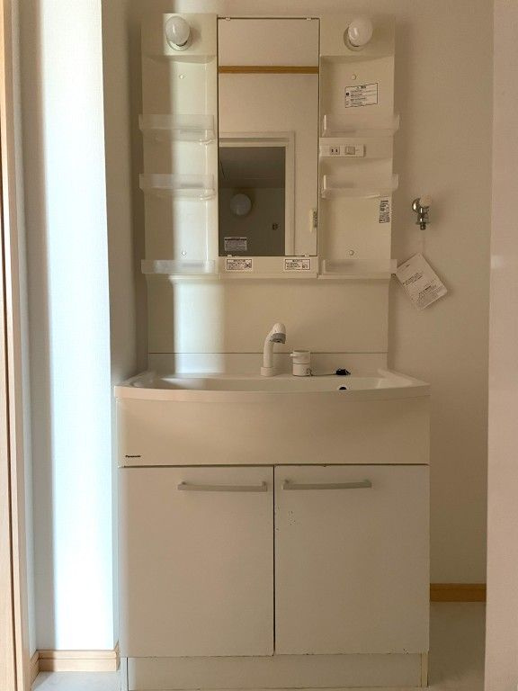 グランドアマレーVI番館の洗面所|広い洗面スペースです★