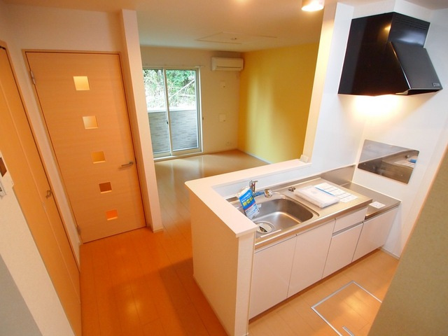 レイクサイドヴィラ王寺の居間・リビング