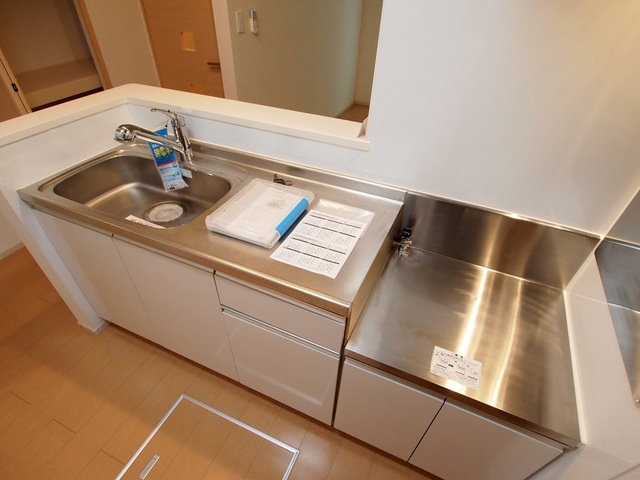 レイクサイドヴィラ王寺のキッチン