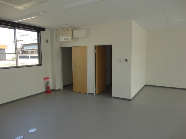 香芝市今泉の店舗事務所の内装