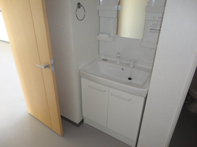 香芝市今泉の店舗事務所の洗面所