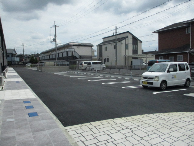 カーサリンドペロー1の駐車場