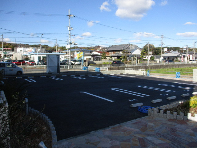 カルセドニーの駐車場