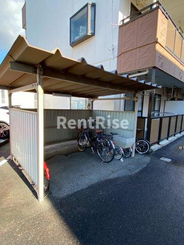 エクセル島崎の駐車場
