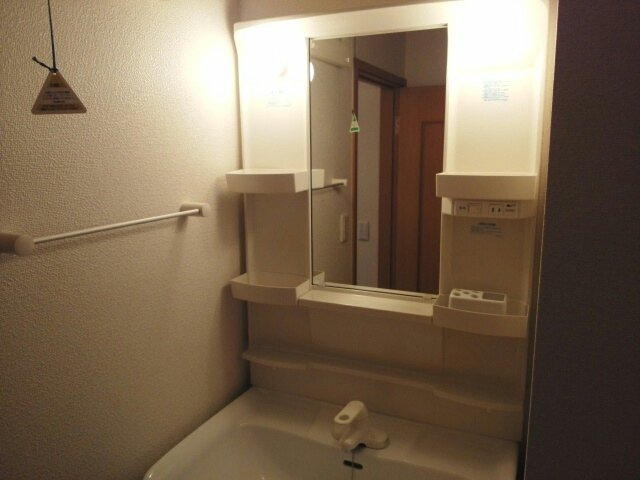 エム・フィールド８８Ｂの洗面所|明るい洗面所です