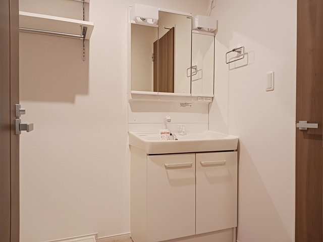 ベルフラワーＢの洗面所|脱衣スペースもあります