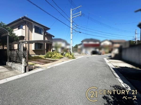 生駒市南山手台　一戸建の前面道路含む現地写真|■現地撮影写真■前面道路約６ｍでお車の出し入れも楽々！