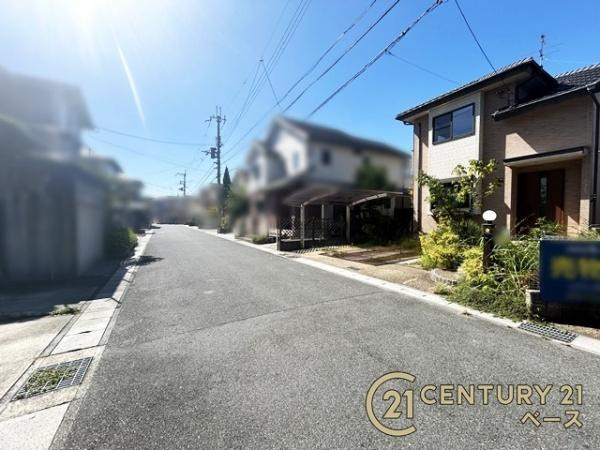 生駒市南山手台　一戸建の前面道路含む現地写真|落ち着いた雰囲気の閑静な住宅地内です！