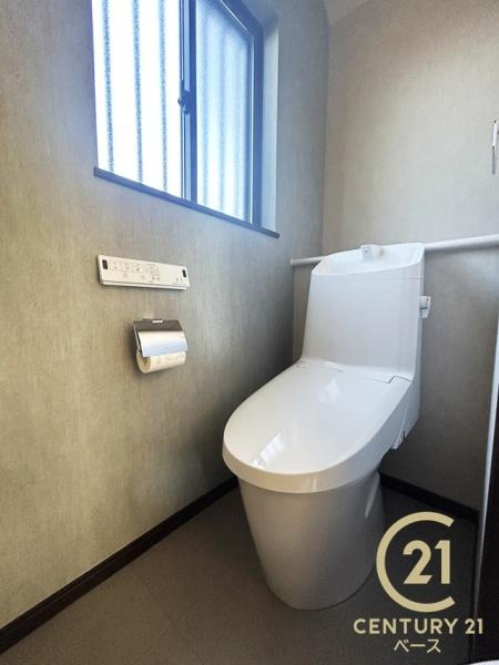 生駒市南山手台　一戸建のトイレ|清潔感ある綺麗なお手洗い！