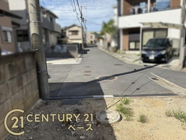 香芝市藤山２丁目の売地の前面道路含む現地写真|■現地撮影写真■市役所が徒歩圏内に近接しています。