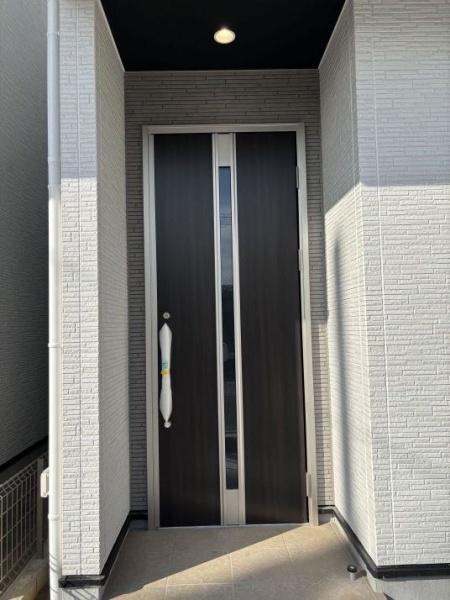 岡崎市中島西町1期　全2棟・2号棟の玄関|訪れる人を心地よく迎え入れます。