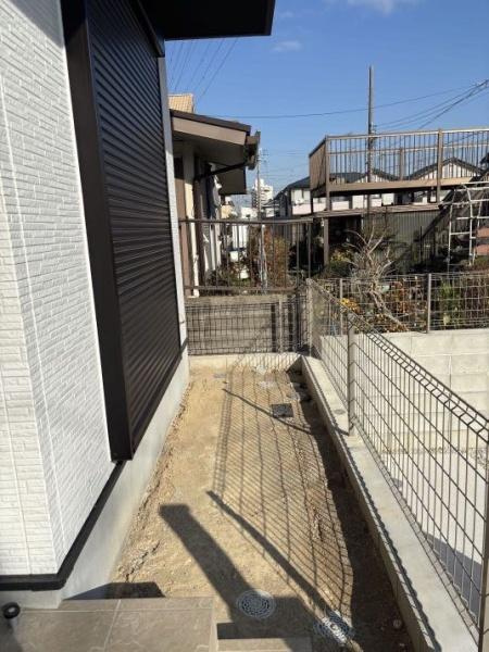 岡崎市中島西町1期　全2棟・2号棟の庭|草花で飾れるお庭。
