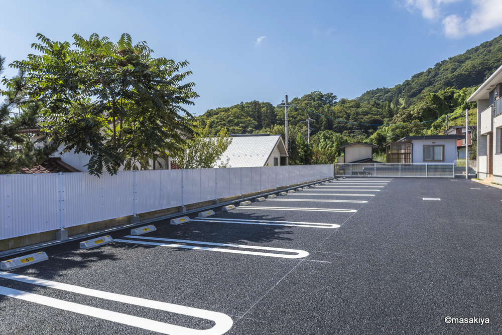 ガーデンヒル杏花の駐車場|駐車場　2台目もあります。