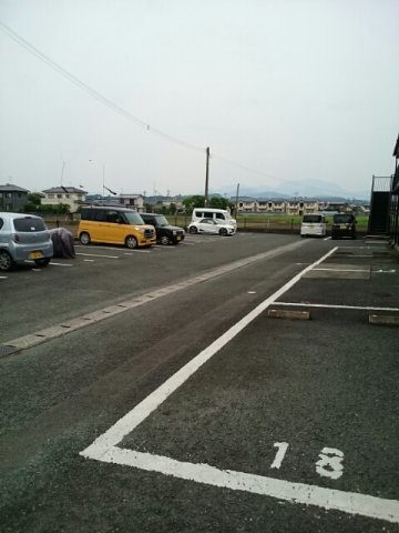 ニューシティ中川の駐車場