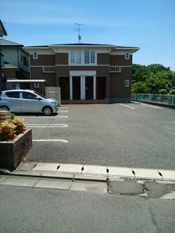 アルモニーの駐車場