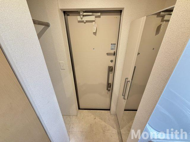 グランディール鳳の玄関