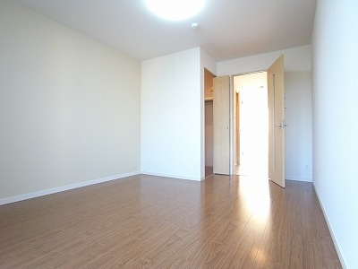 リブリ・ウインディーバレーⅢの内装|明るい色調の室内です