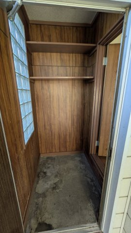 松本マンションの玄関