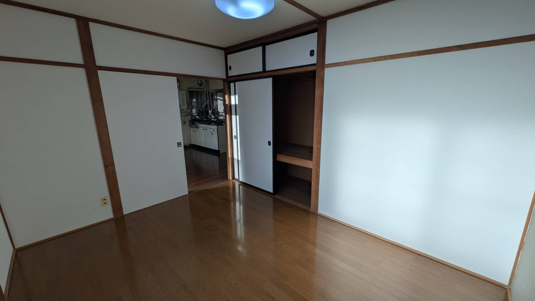 松本マンションの洋室