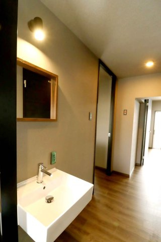 狩口台住宅（明舞（九）団地））の独立洗面台|独立洗面台あり、毎朝おしゃれに忙しい女性の方におすすめです