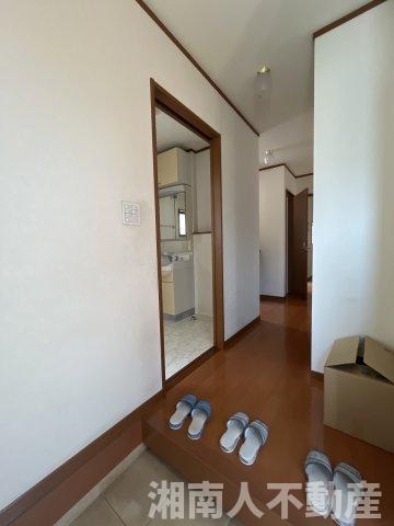 平塚市真田４丁目　中古戸建の玄関|シンプルで使いやすい玄関です