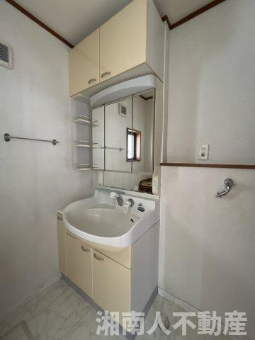 平塚市真田４丁目　中古戸建の独立洗面台|独立洗面化粧台付き