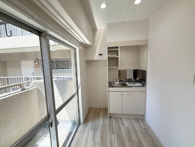 【洋室】 | 駒込マンション | 窓をあけると通り抜ける風。