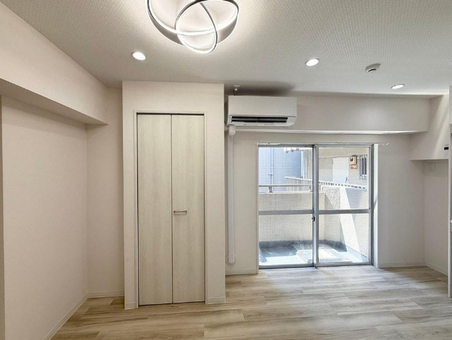 【洋室】 | 駒込マンション | 心地よい光と風があふれています。プライベートな自分時間を快適に過ごせるお部屋。