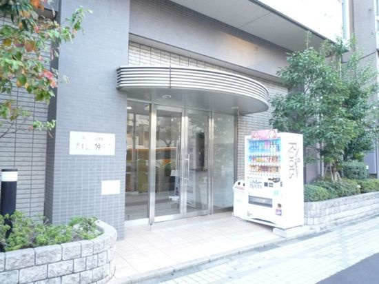 プライムアーバン門前仲町のエントランス