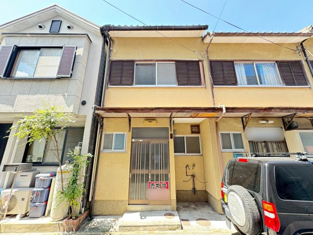 深草大亀谷大山町の外観