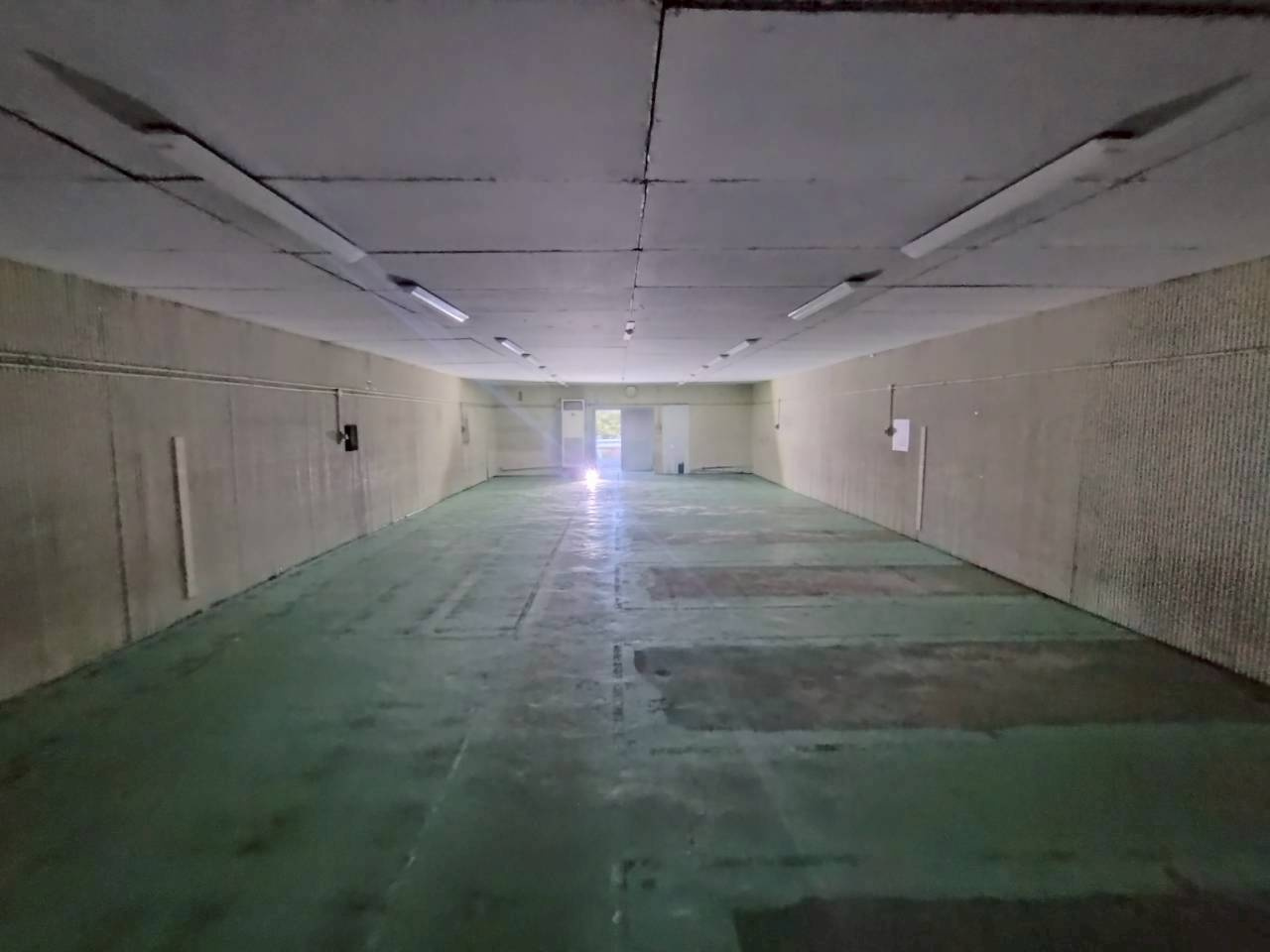 御津町大草　貸工場の内装