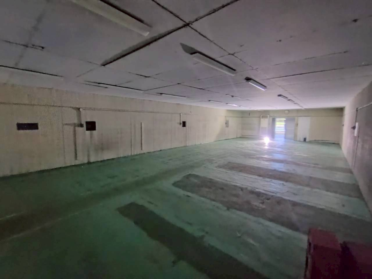 御津町大草　貸工場の内装