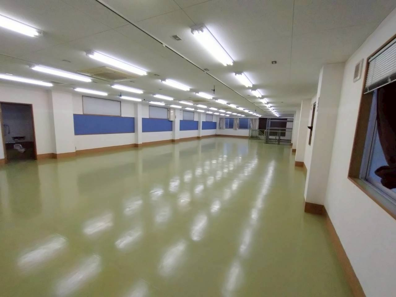 御津町大草　貸工場の内装