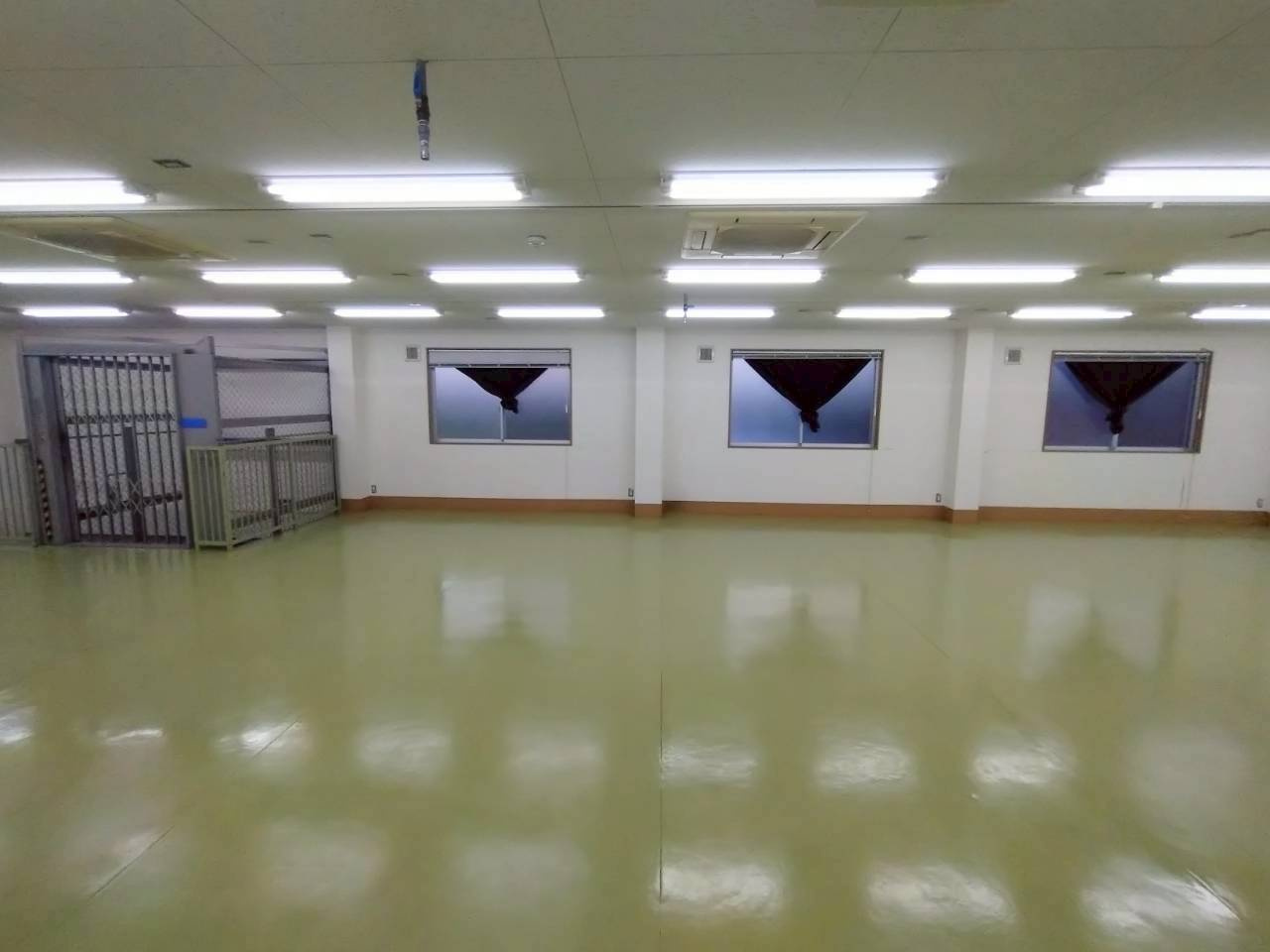 御津町大草　貸工場の内装