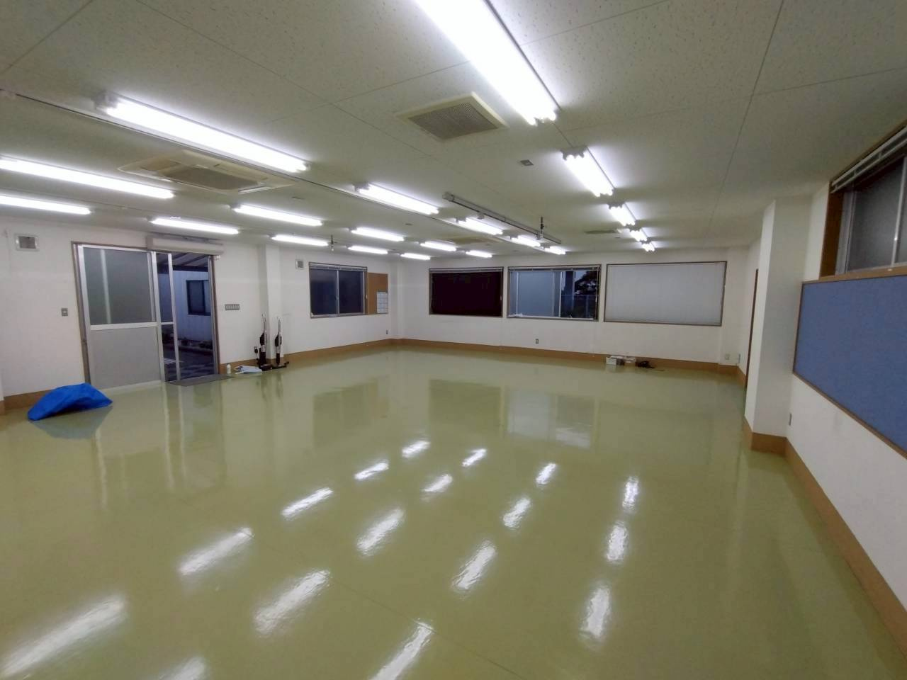 御津町大草　貸工場の内装