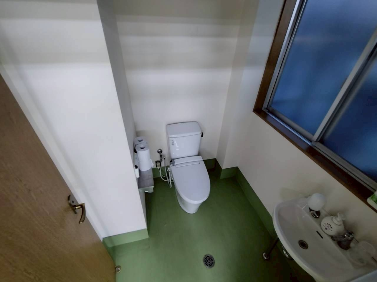 御津町大草　貸工場のトイレ