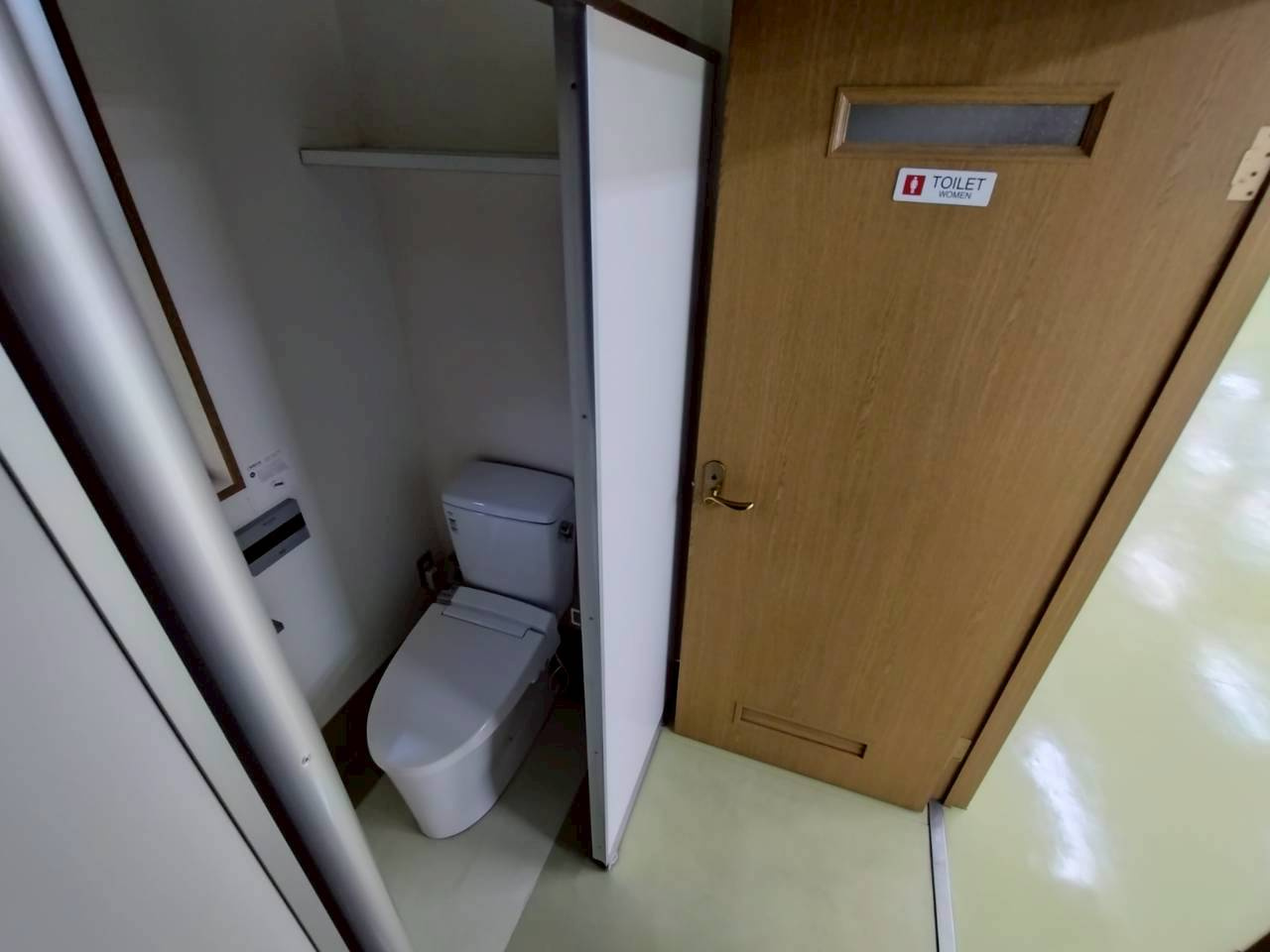 御津町大草　貸工場のトイレ