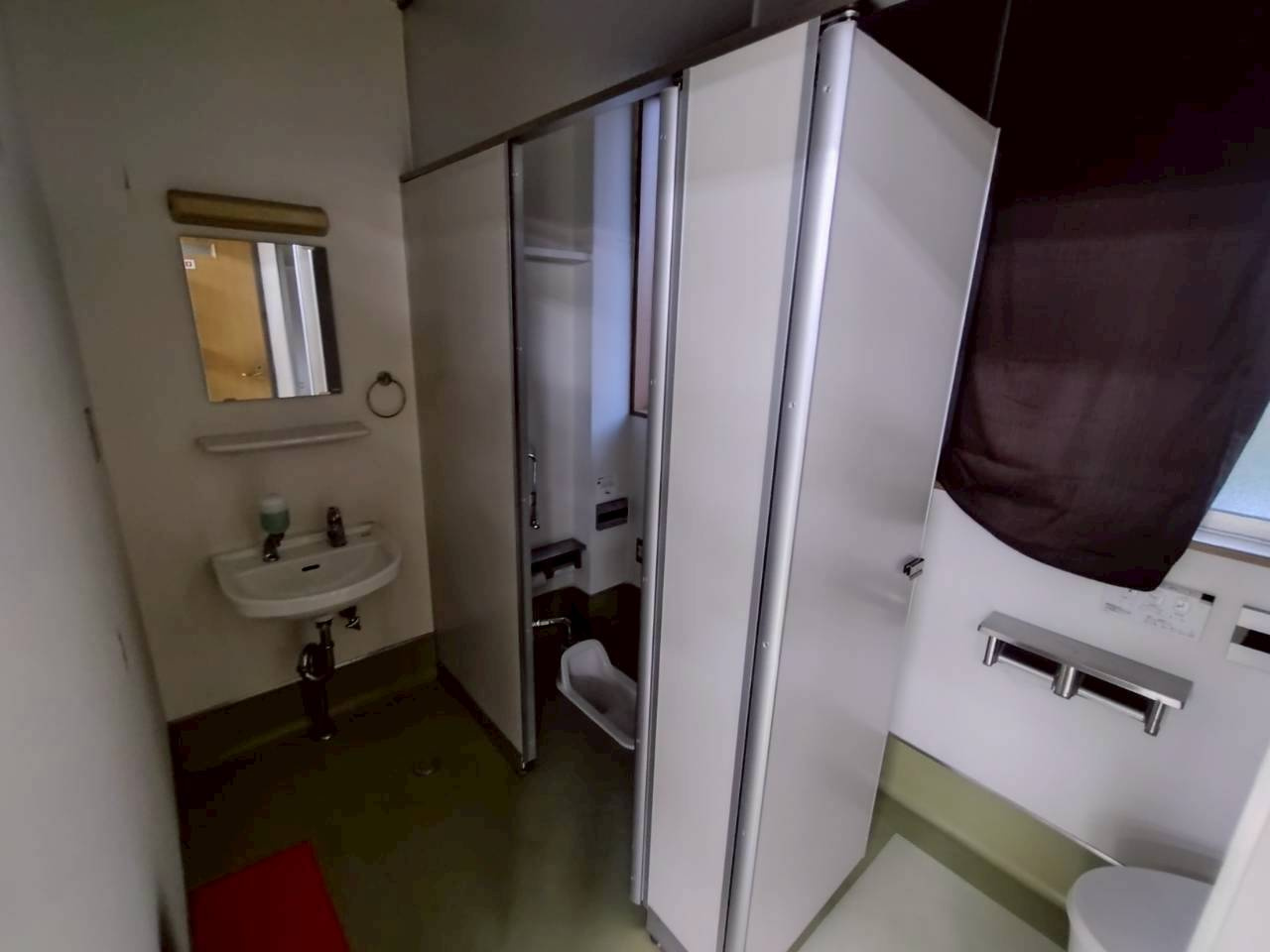 御津町大草　貸工場のトイレ