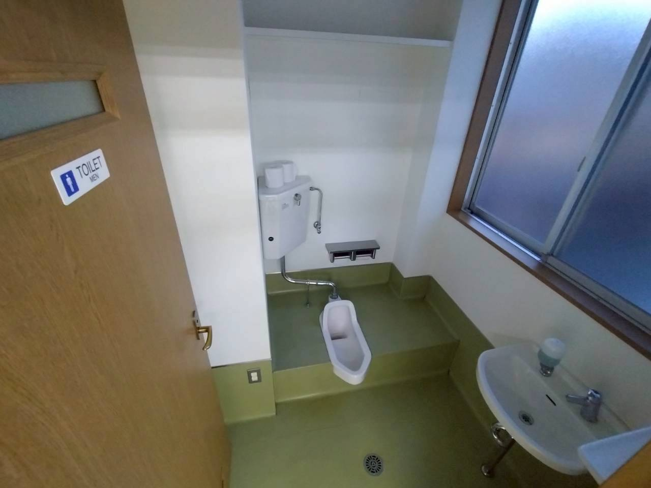 御津町大草　貸工場のトイレ