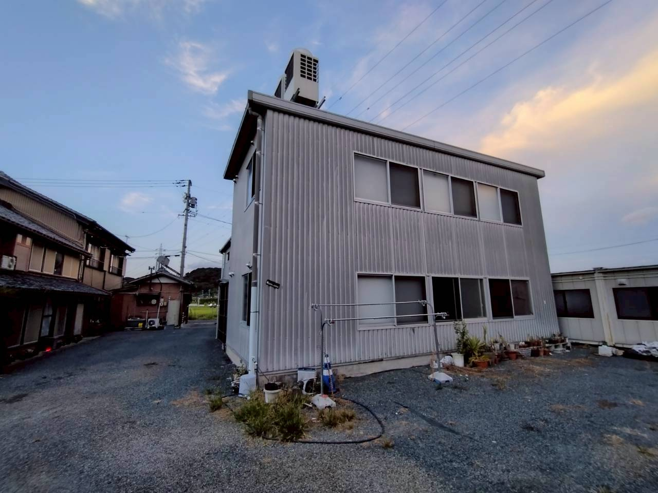 御津町大草　貸工場の外観