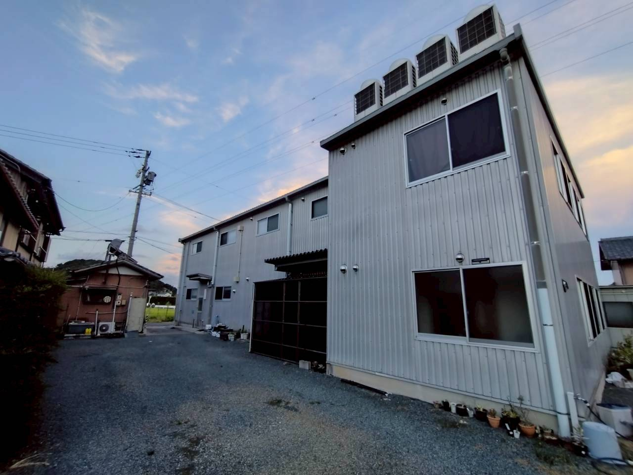 御津町大草　貸工場の外観