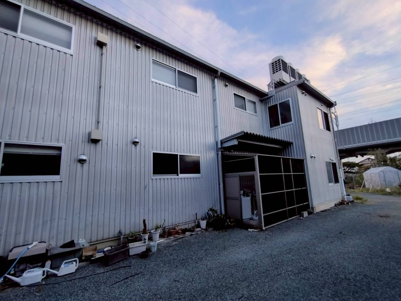 御津町大草　貸工場の外観