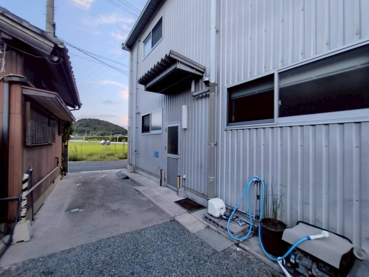 御津町大草　貸工場の外観