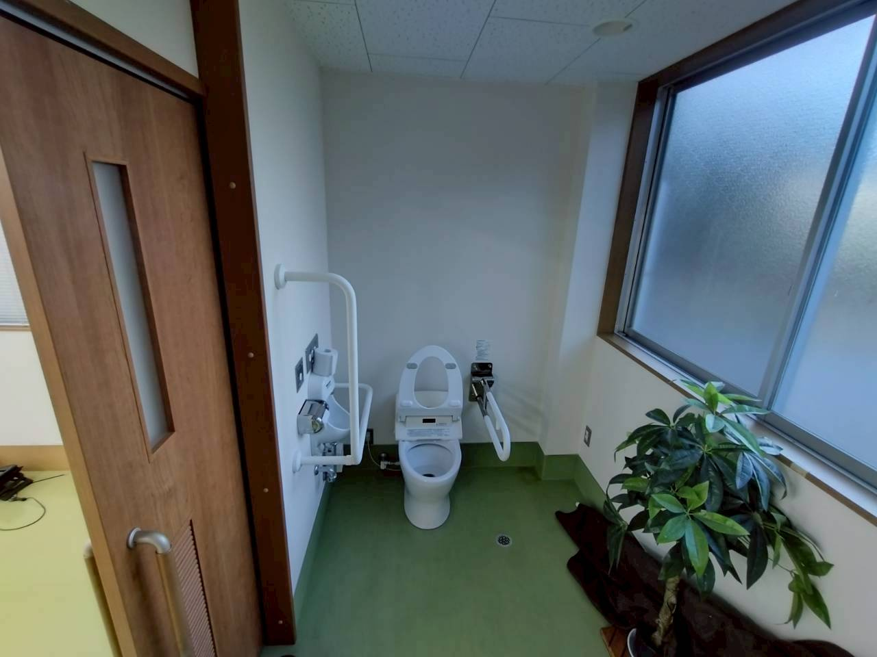 御津町大草　貸工場のトイレ