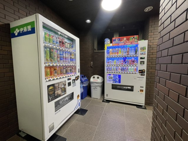 【その他共用部分】 | YAGI BLDG, | 1階　共用廊下　自動販売機